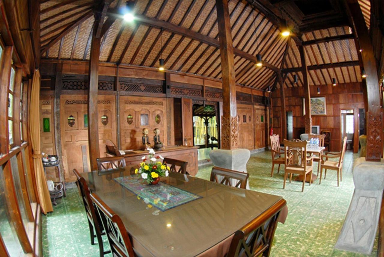 Villa with Garden View